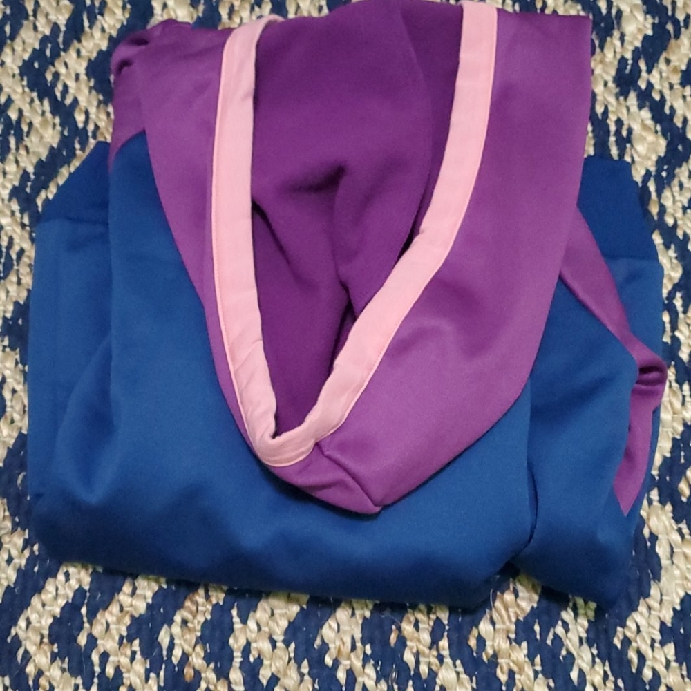 Hoddie - Picture 3 of 3